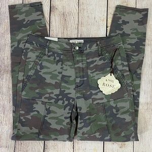 NWT Knox Rose Camo Size 8 Leggings Style Stretchy